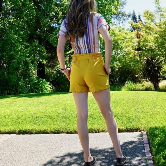 Scallop Shorts - Paperbag Waist - Picture 2 of 3